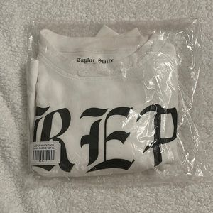 TAYLOR SWIFT SOLD OUT MERCH || reputation cropped crewneck